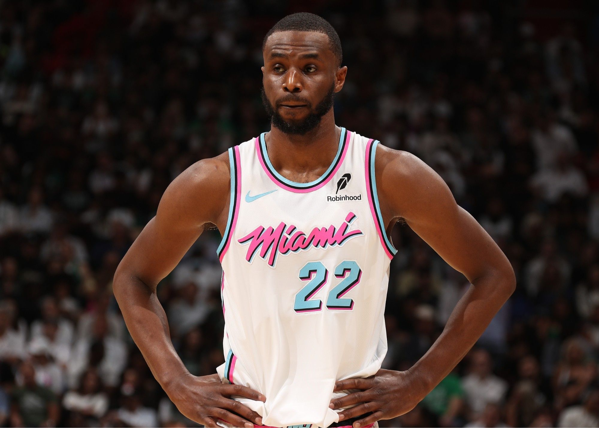 “快乐男孩”名不虚传！巴坎布门前空门不进，自己却跑进球门（巴坎布空门不进反把自己送进球门，快乐本色尽显）