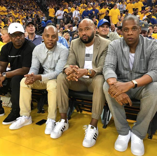 记者：邵佳一探班U22国足训练，与主帅安东尼奥相谈甚欢（记者：邵佳一探访U22国足训练营，与主帅安东尼奥畅聊甚欢）